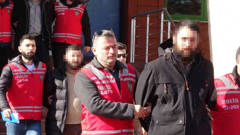 Isparta’da tabancayla vurularak ölen kişiyle ilgili gözaltına alınan 6 şahıs adliyeye sevk edildi
