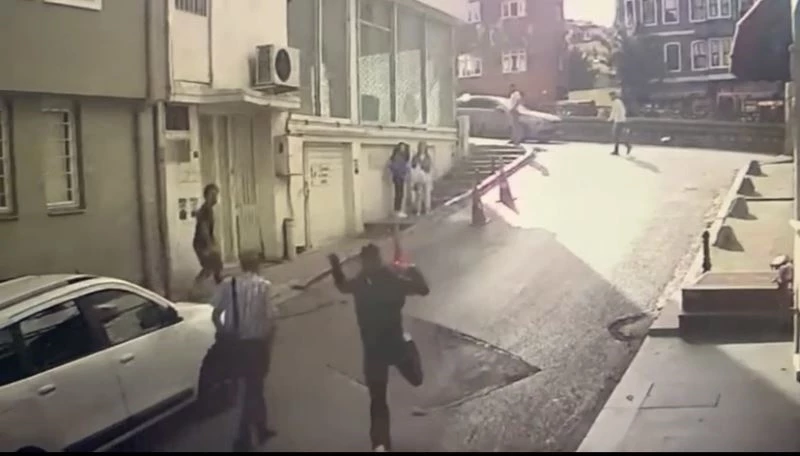 İstanbul’da kadınları hedef alan kapkaççılar kamerada: Güven timleri çeteyi çökertti
