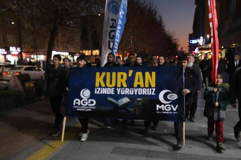 AGD’li gençler, İsveç’te Kur’an’ın yakılmasına tepki gösterdi
