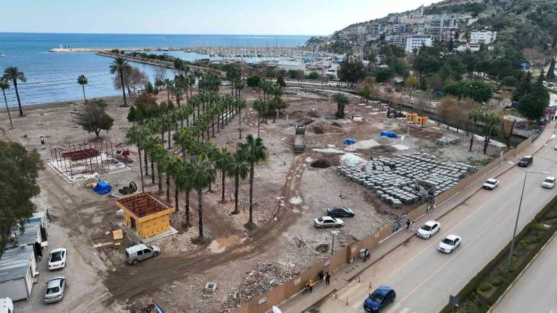 Finike Cumhuriyet Meydanı Projesi ilerliyor
