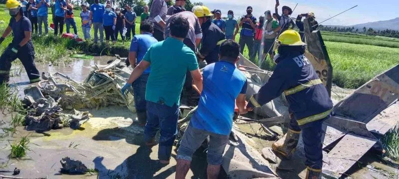 Filipinler Hava Kuvvetlerine ait uçak tarlaya düştü: 2 ölü
