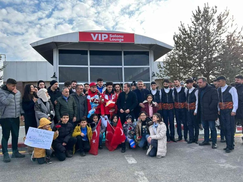 Avrupa 3.’sü Furkan Akar, memleketinde kutlamalarla karşılandı
