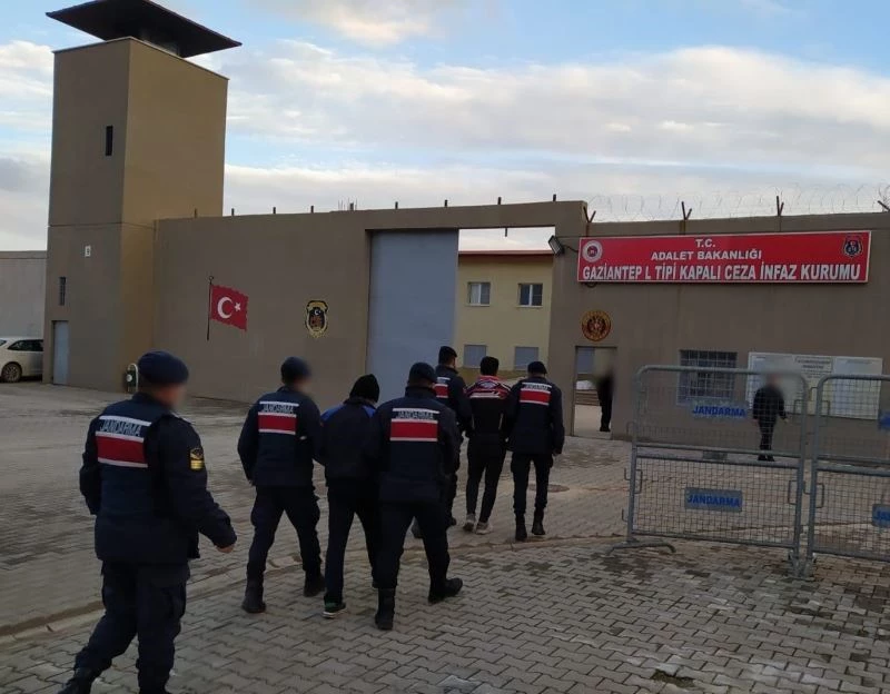 Gaziantep’te aranan 37 şahıstan 27’si tutuklandı
