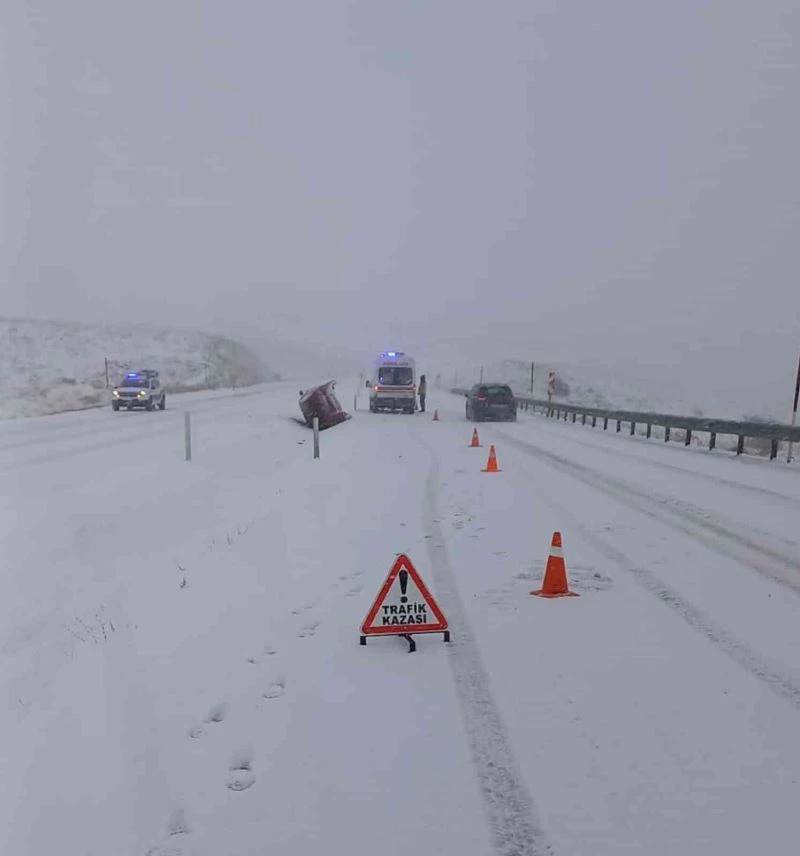 Kar yağışı kazayı beraberinde getirdi: 4 yaralı
