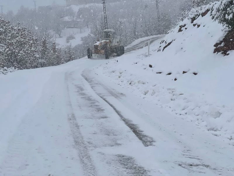 Tunceli’de kapalı bulunan 128 köy yolunda çalışma sürüyor
