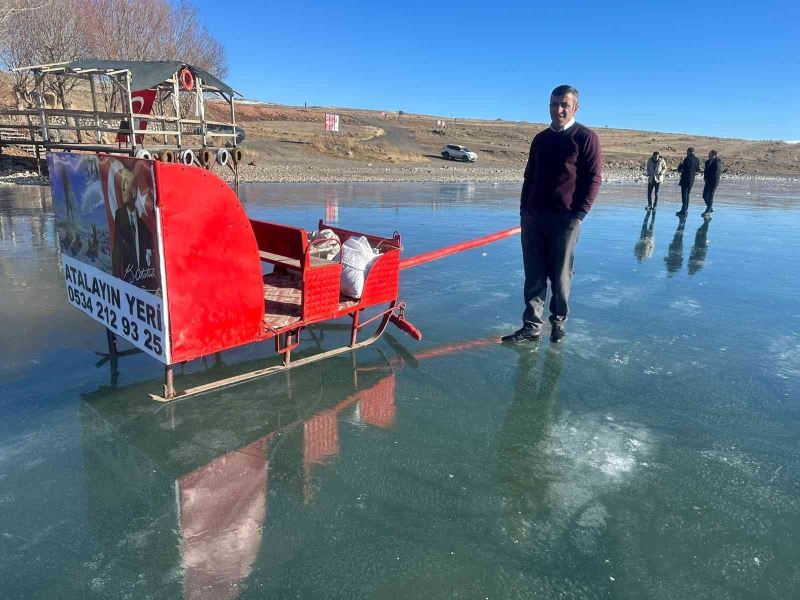 Çıldır Gölü’nün Ardahan tarafı da buz tuttu

