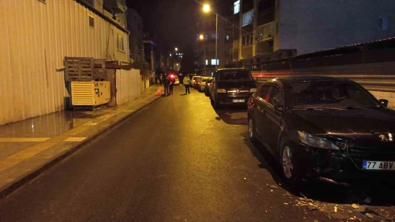 Yalova’daki alkollü sürücü park halindeki araçlara çarptı
