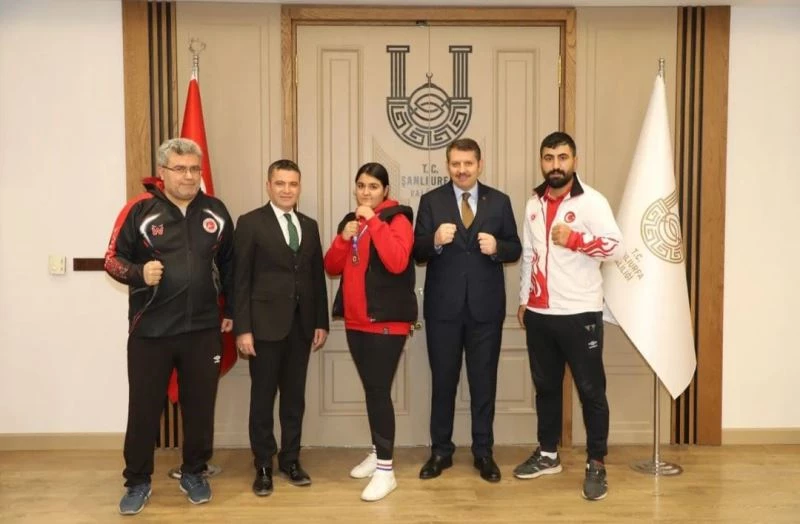 Vali Ayhan, Türkiye 3’üncüsü olan sporcuyu kabul etti

