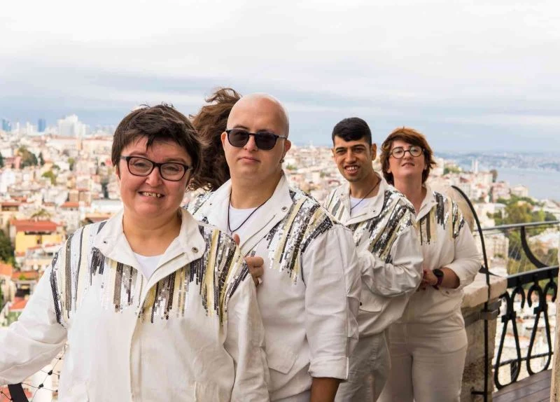 Ünlü sanatçılar Mirrors’ projesinde buluşacak