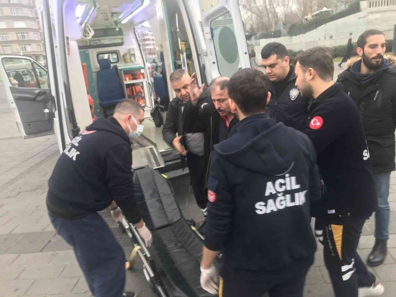 Alkollü şahıs Taksim’de metroya düştü
