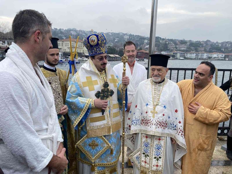Üsküdar’da denizden haç çıkarma töreni yapıldı
