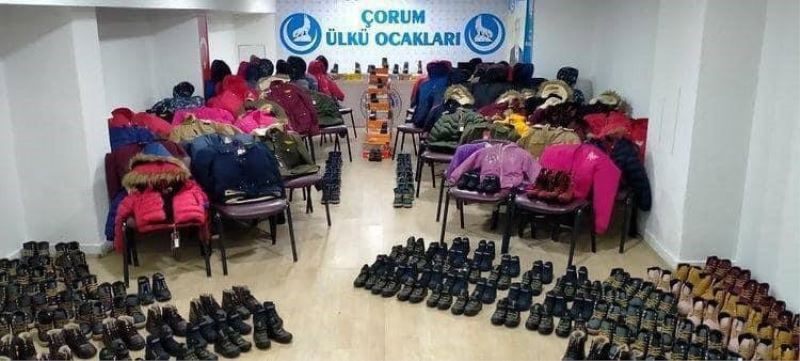 Ülkü ocaklarından ihtiyaç sahibi çocuklara giyecek yardımı
