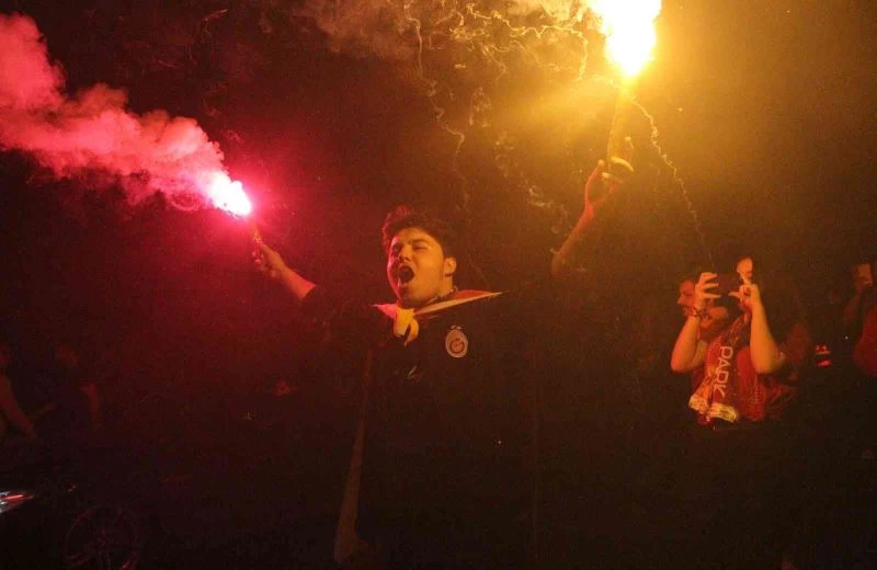 Erzincan’da buz gibi havada Galatasaraylı taraftarların galibiyet coşkusu
