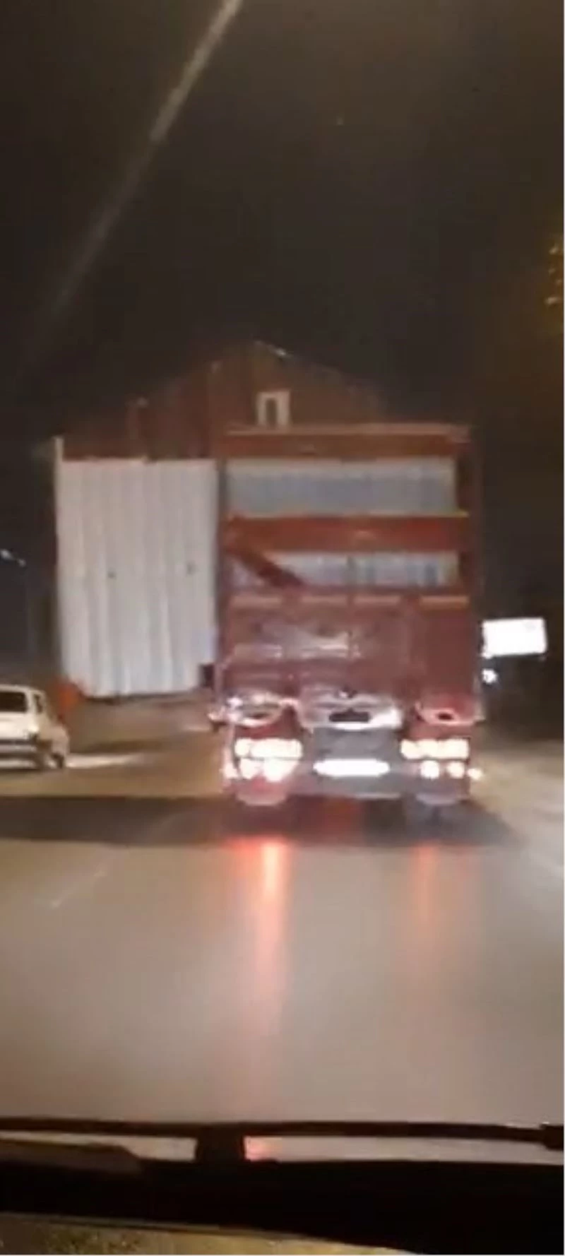 Konteyner evle tehlikeli yolculuk kamerada
