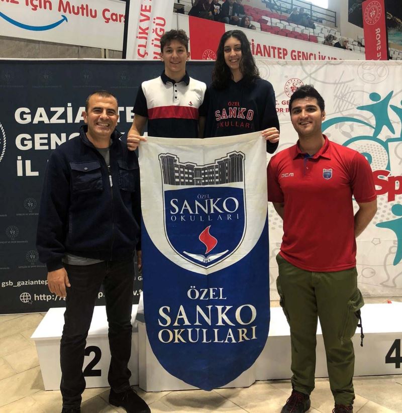 SANKO Okulları yüzücüleri bölge birincisi ve üçüncüsü oldu
