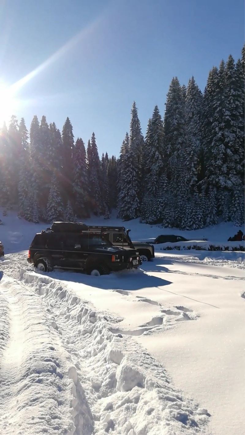 Kar kalınlığının 50 santimetreyi bulduğu Karabük’te, arazi araçlarıyla karın keyfini çıkardılar
