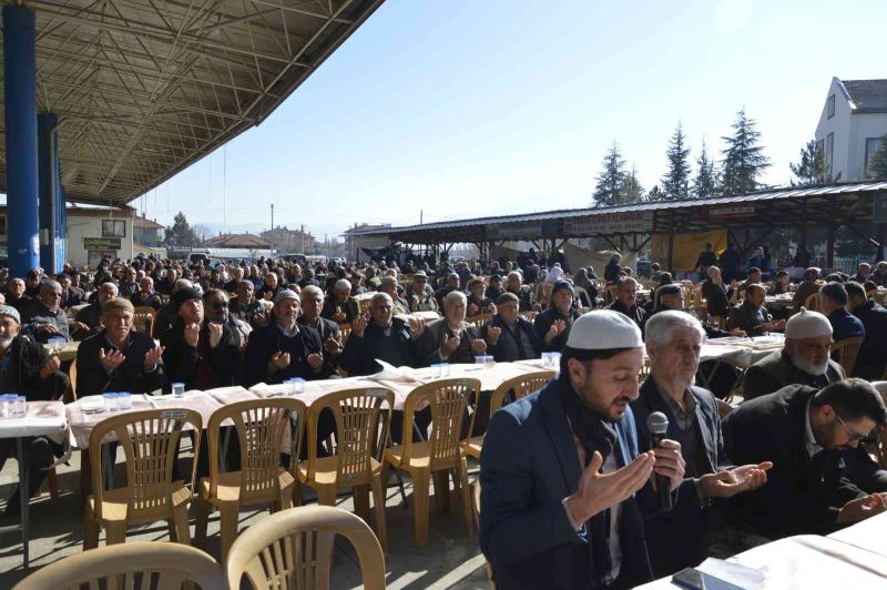 Burdur’da vatandaşlar yağmur duasına çıktı
