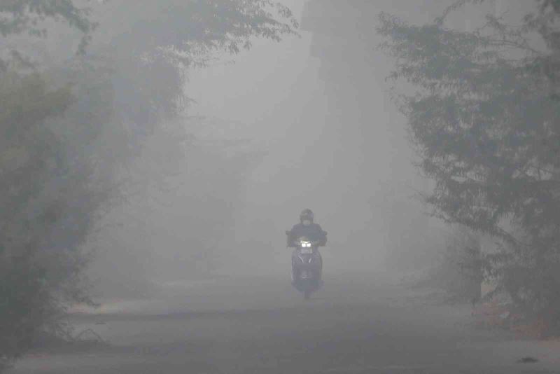 Hindistan’da gökyüzünü sis bulutu kapladı
