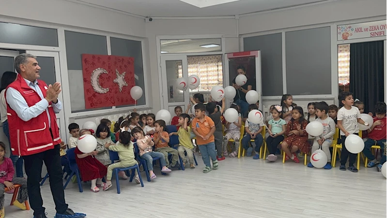 Türk Kızılay gönüllüleri Dörtyol