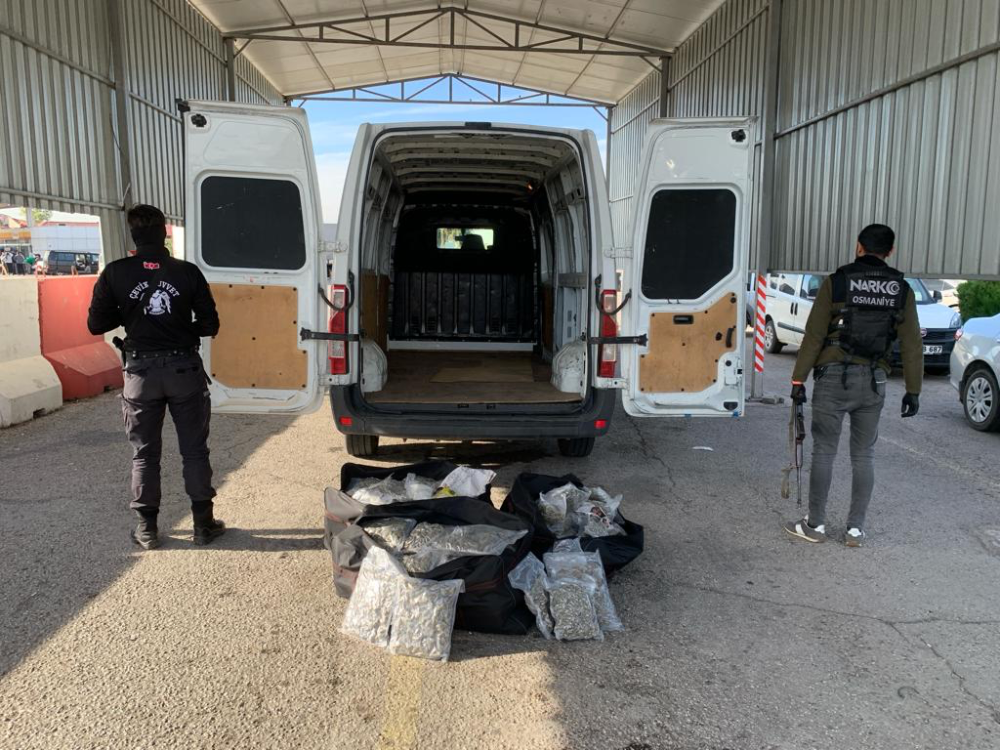 Osmaniye’de Panelvan araçtan uyuşturucu çıktı: 2 gözaltı