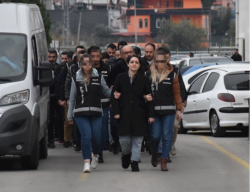 Adana Büyükşehir Belediyesine yönelik operasyonda yakalanan 10 şüpheli adliyede