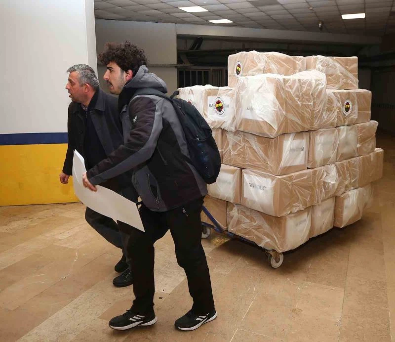 Fenerbahçe’nin yardım tırları afet bölgelerine ulaşmaya devam ediyor
