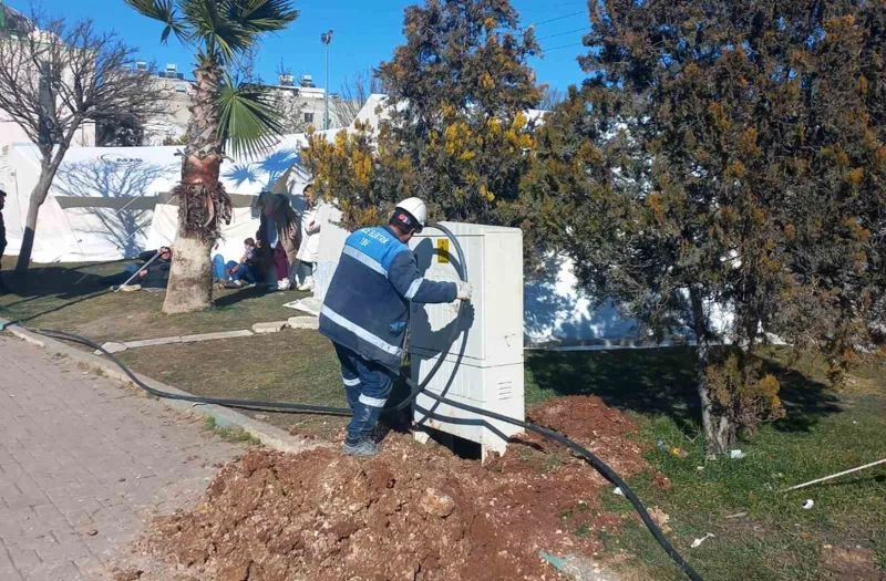 Dicle Elektrik dağıtım bölgesinde şebekesini 30 saatte toparladı, şimdi diğer illere destek veriyor
