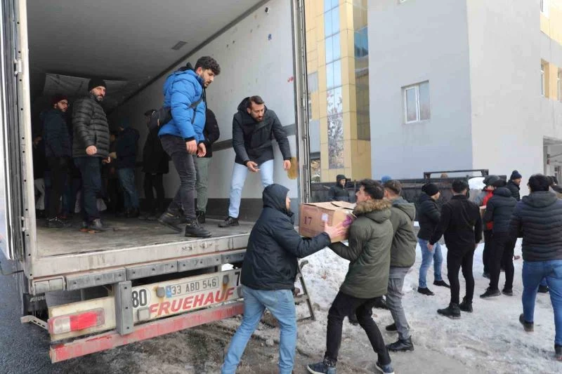 Ağrılılar depremzedeler için birlik oldu
