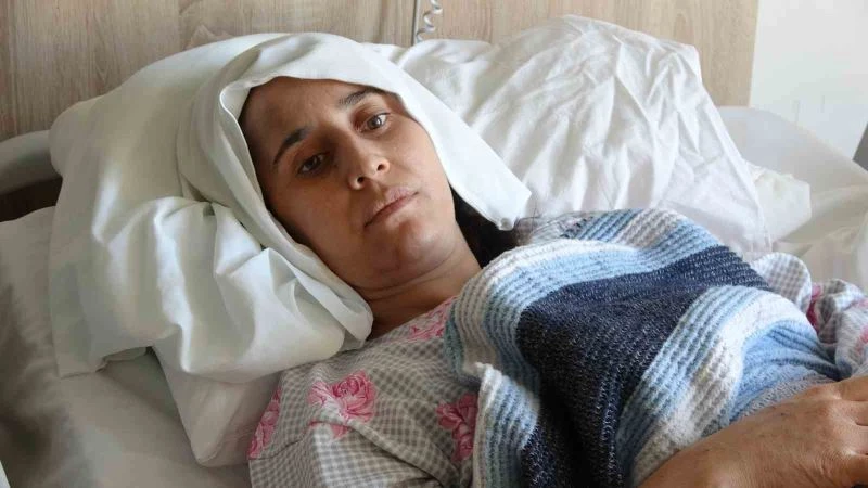 Eşi yanında can veren anne kızıyla birlikte 5,5 saat sonra enkazdan çıkartıldı
