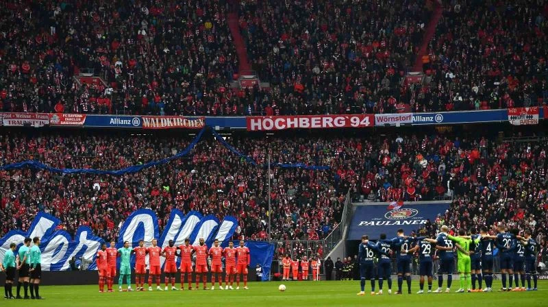 Allianz Arena’da depremde hayatını kaybedenler için saygı duruşu
