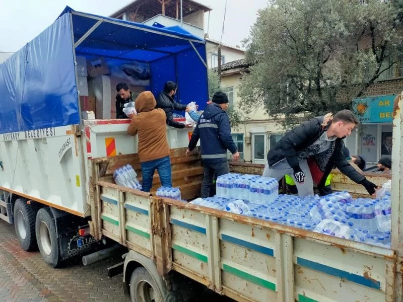 Bayırköy, deprem bölgesine yardım göndermeye devam etti
