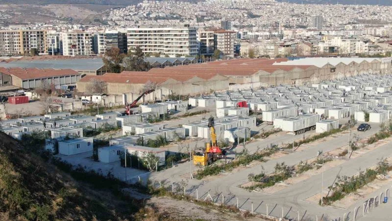 İzmir’deki konteynerler deprem bölgesine taşınıyor
