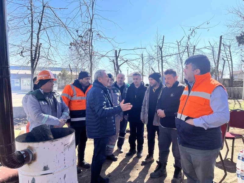 Milletvekili Şahin Tin, deprem bölgesindeki gönüllüler ve görevlilerle bir araya geldi
