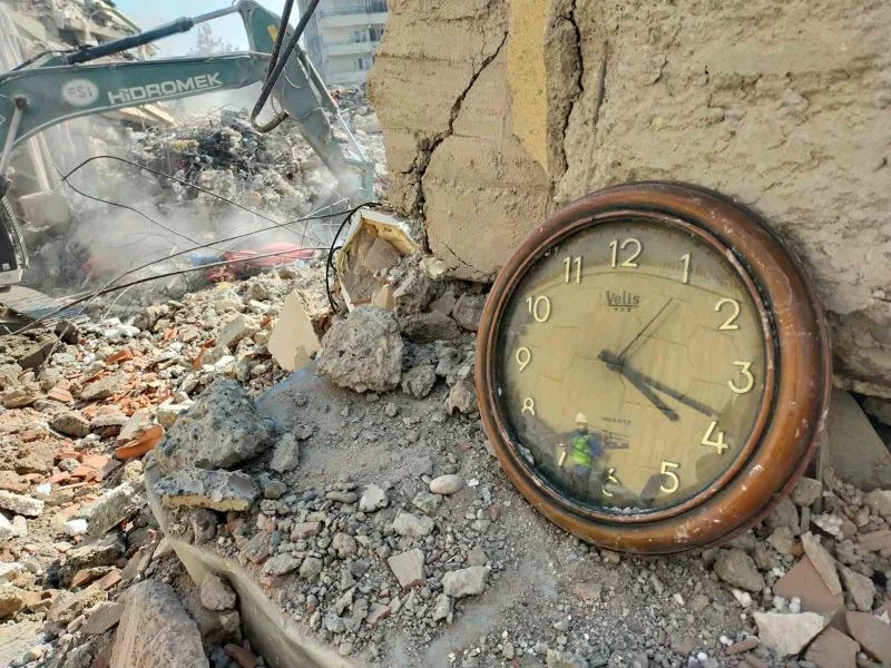 Deprem bölgesinden Bursa’ya dönen ekipten çarpıcı fotoğraflar
