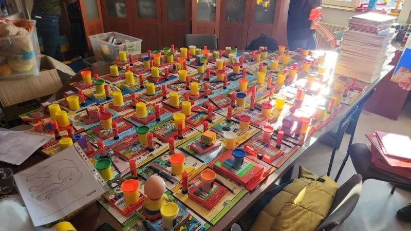 Anadolu Üniversitesi’nden depremzede çocuklara oyuncak yardımı

