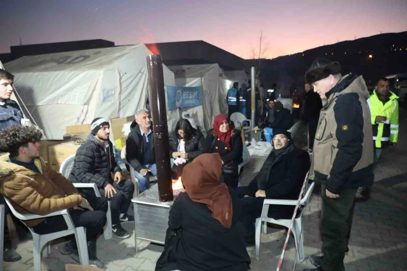 Başkan Özlü depremzedelerle buluştu geçmiş olsun dileklerini iletti
