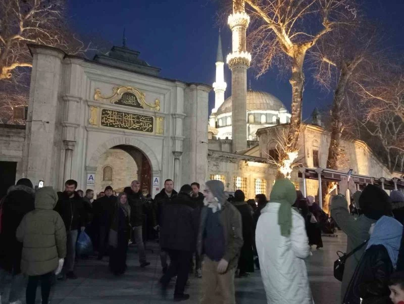 Miraç Kandili’nde depremzedeler için dua ettiler
