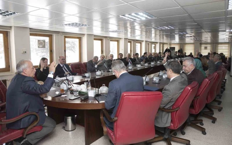 Atatürk Üniversitesi 2022-2023 bahar yarıyılı eğitim planlaması senato kararı açıklandı
