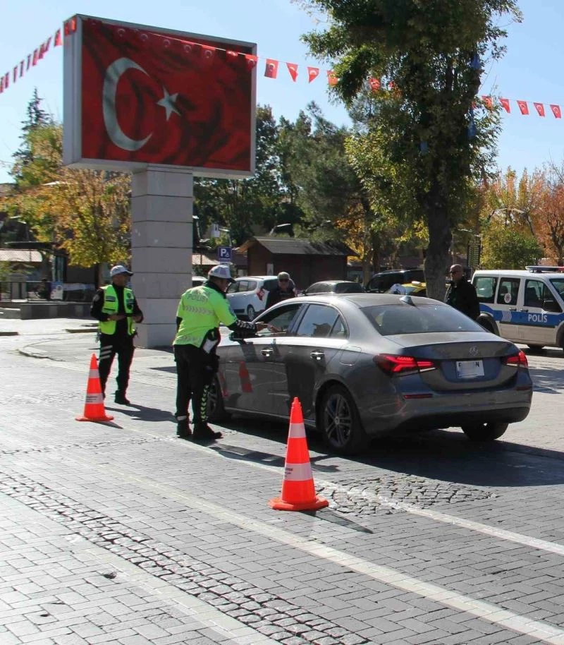 Uşak’ta 870 sürücüye para cezası kesildi
