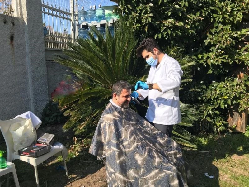 Kemer Belediyesi’nden depremzedelere ücretsiz saç tıraşı hizmeti
