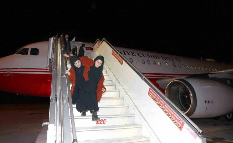 Siyam ikizleri, Cumhurbaşkanlığı uçağı ile Ankara’ya getirildi
