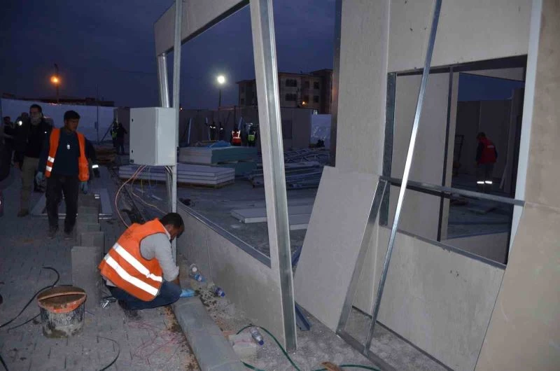 Nurdağı’nda depremzedeler için barınma çalışmaları devam ediyor
