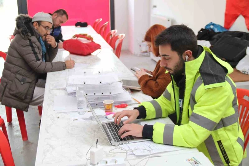 Eskişehir’deki yardımseverlerden depremzedeler için ‘organize’ sistem
