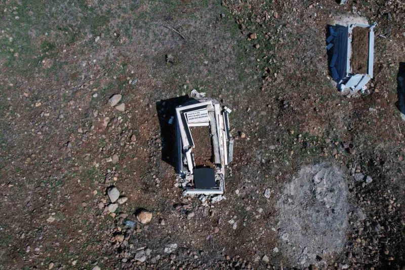Kahramanmaraş’ta meydana gelen depremler mezarlıkları da tahrip etti

