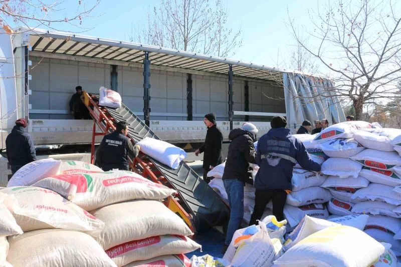 Erzincan’dan deprem bölgesine yardımlar devam ediyor
