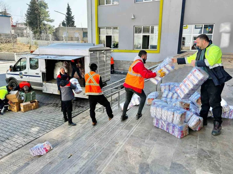 Gezici ekipler depremzedelerin tüm ihtiyaçlarını karşılıyor
