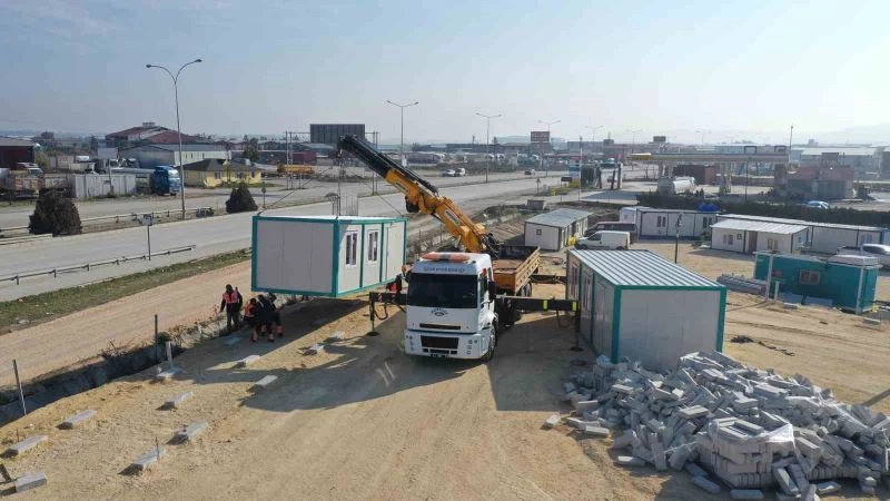 Başkan Altay: “Hatay’daki konteyner kentimizde ilk konteynerleri yerleştirmeye başladık”