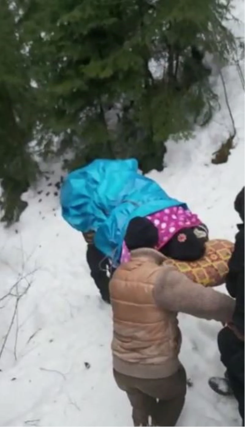 Yolu kapalı köydeki hasta, Gürcistan üzerinden Türkiye’ye getirildi
