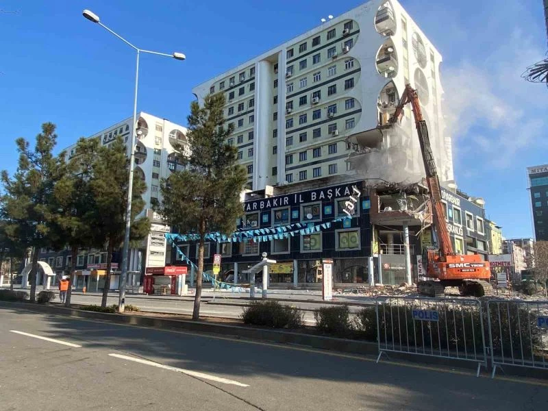 Diyar Galeria İş Merkezinin yıkım çalışması durduruldu
