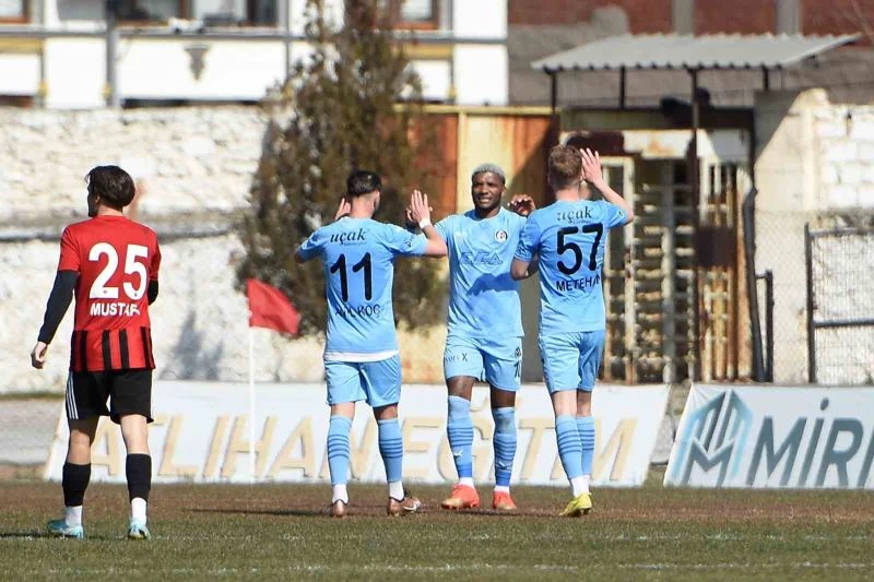 Manisa FK, hazırlık maçında Turgutluspor’u 3-2 mağlup etti
